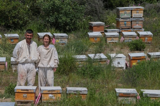 Arıcı çift, devlet desteğiyle kazancını artırdı